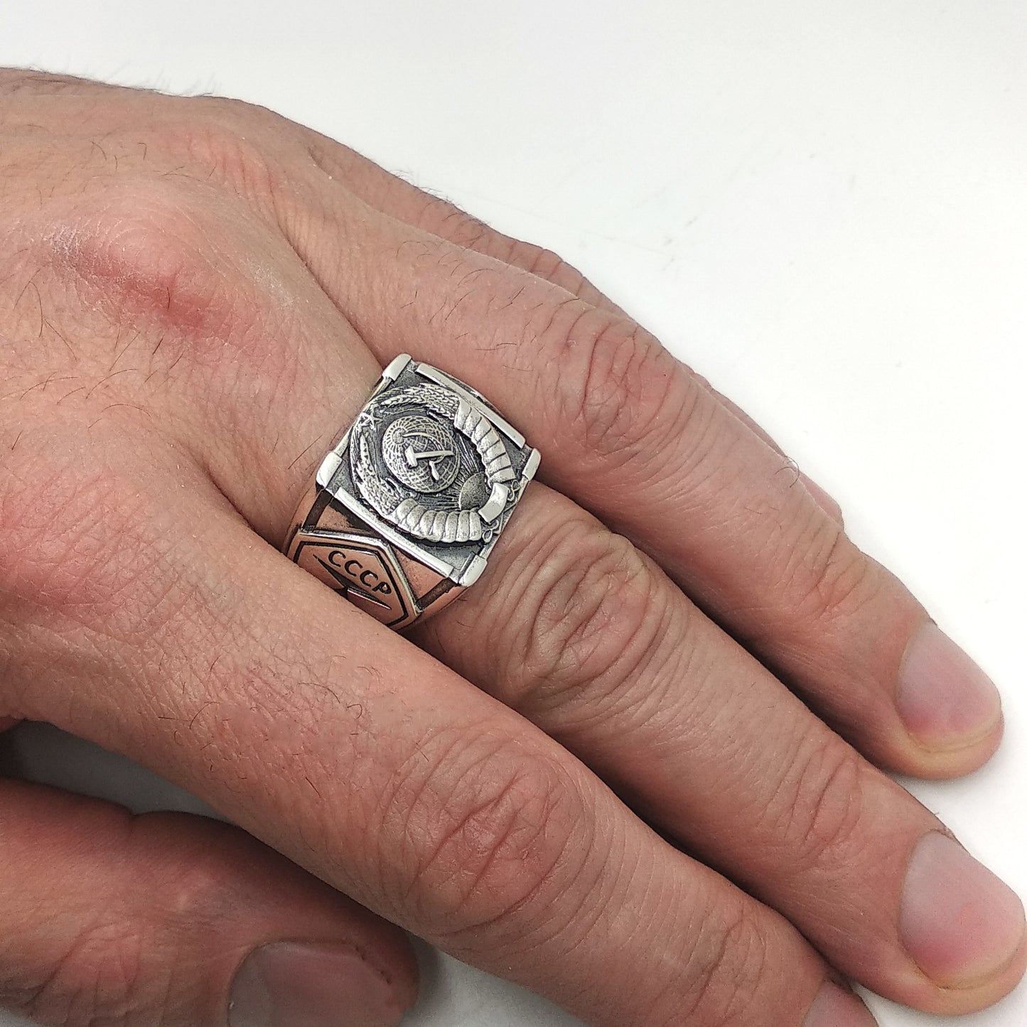 Anillo de plata de ley 925 con la heráldica soviética de la URSS y emblemas de las repúblicas soviéticas.