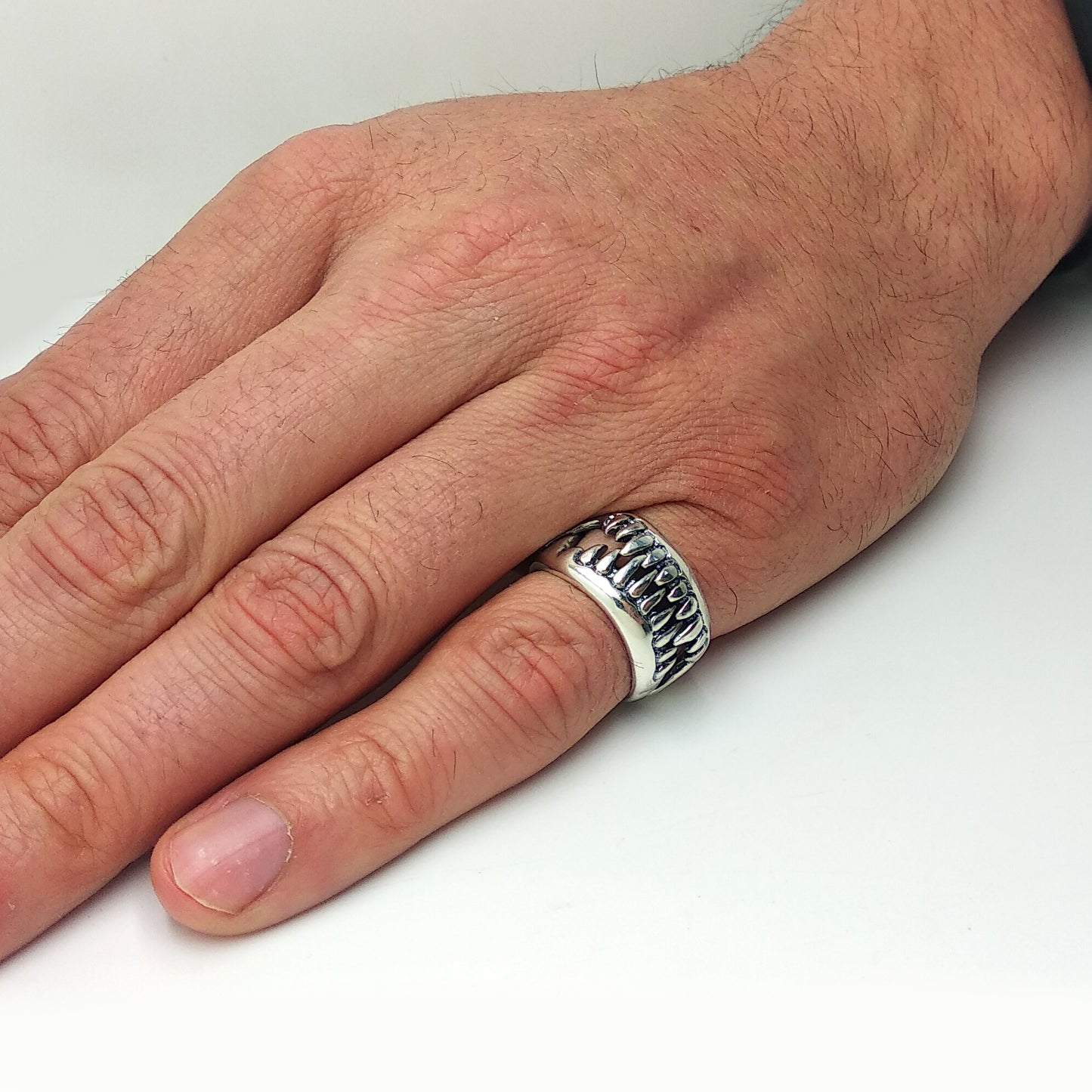 Sterling silver vampire ring featuring detailed upper and lower fangs with a fully articulated jaw. This gothic silver ring is a unique piece of vampire jewelry, ideal for Halloween, cosplay, or horror collectors. The moving teeth design makes it a standout fang ring, perfect for fans of vampire teeth rings and vampire fang rings. Handmade and oxidized for a dark, dramatic look — a creepy, handcrafted statement ring for gothic fashion lovers.