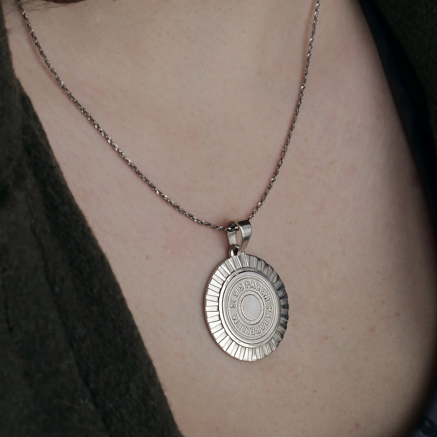 Runder Anhänger Si Vis Pacem Para Bellum Bullet