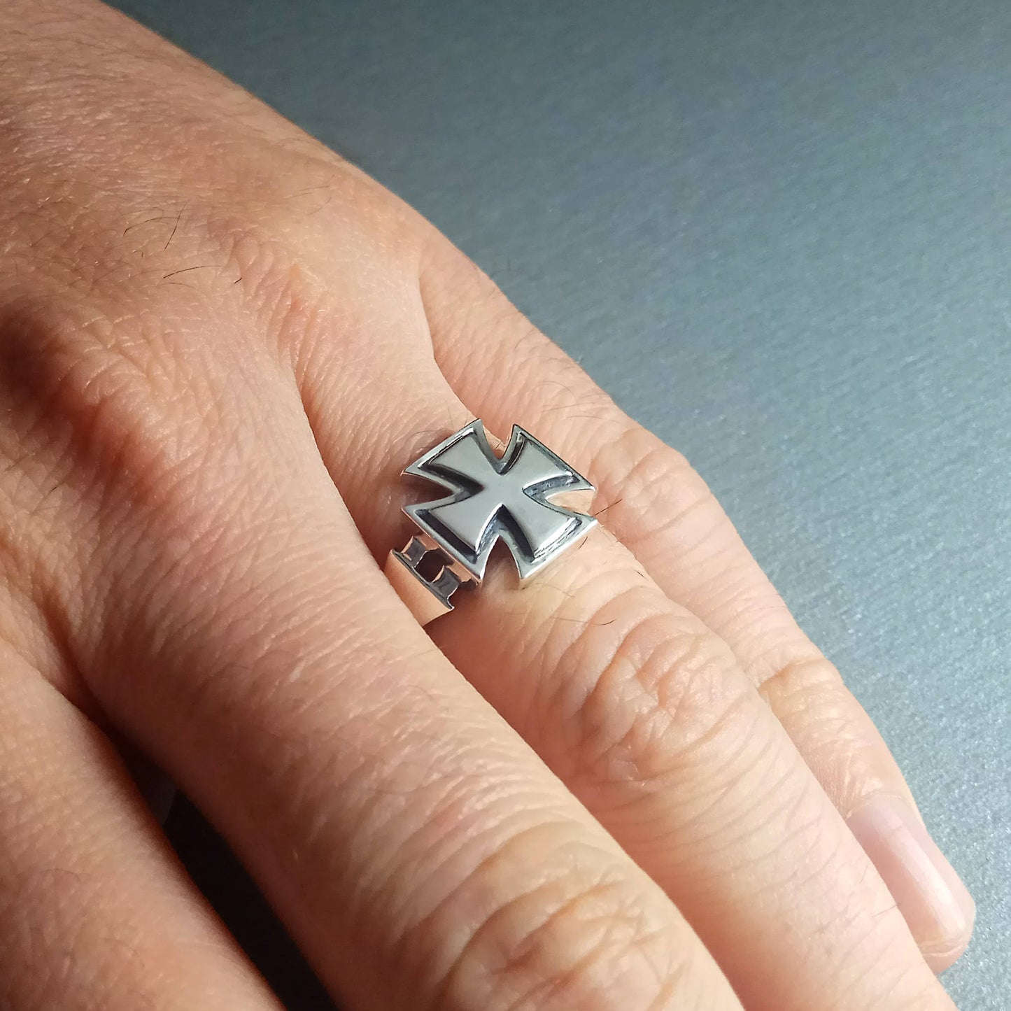 Anillo de sello para hombre con cruz de caballero en plata de ley 925