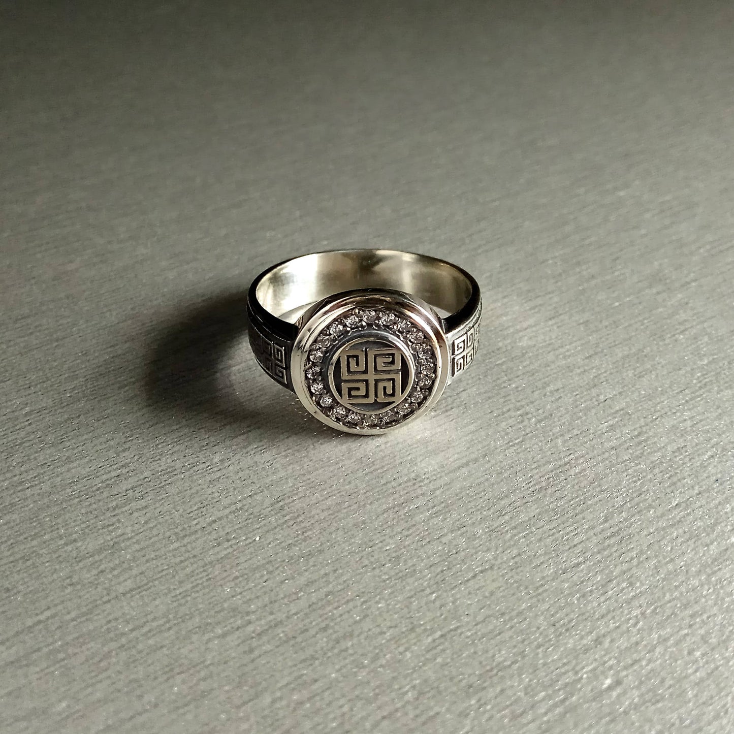 Anillo de plata 925 para hombre con amuleto eslavo Uzich Borich