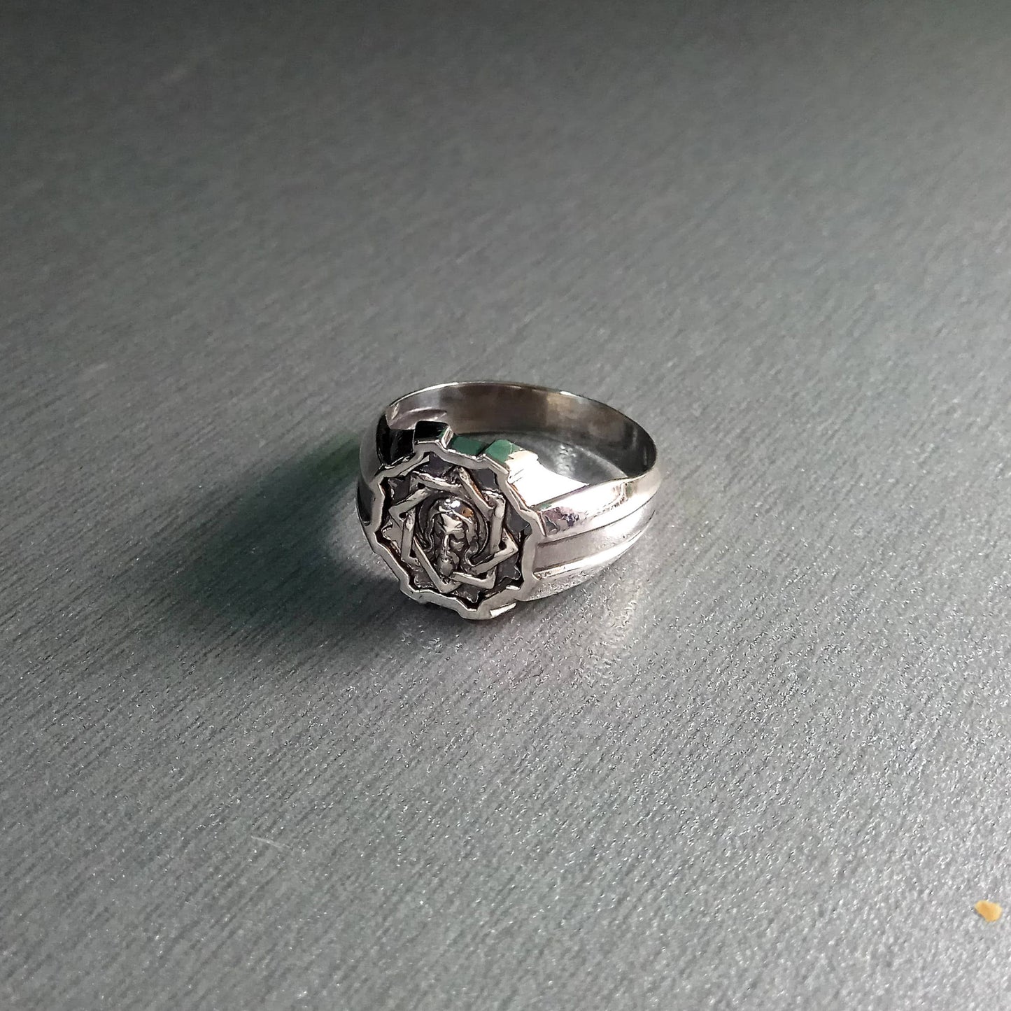 Anillo unisex con cruz de Jesucristo en plata 925