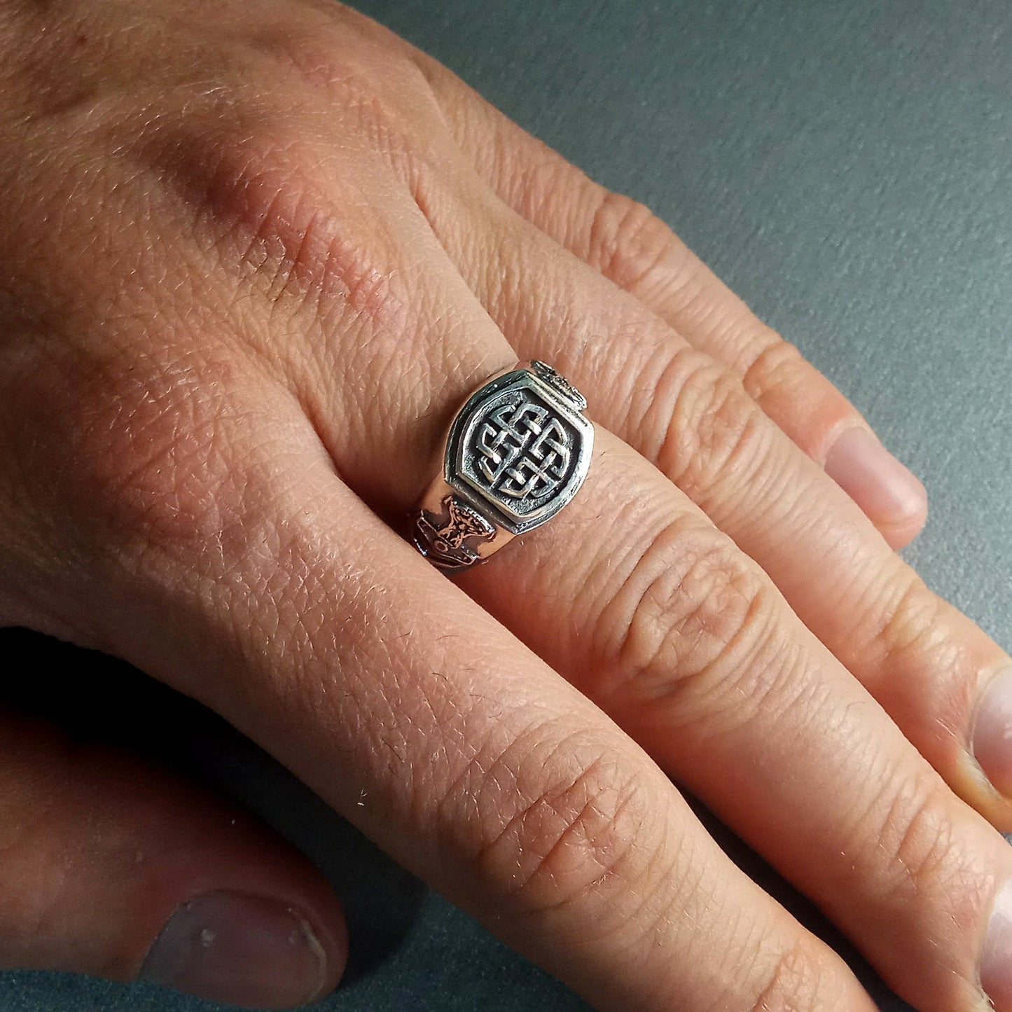 Anillo vikingo con nudo de escudo celta y martillo de Thor para hombre, plata 925