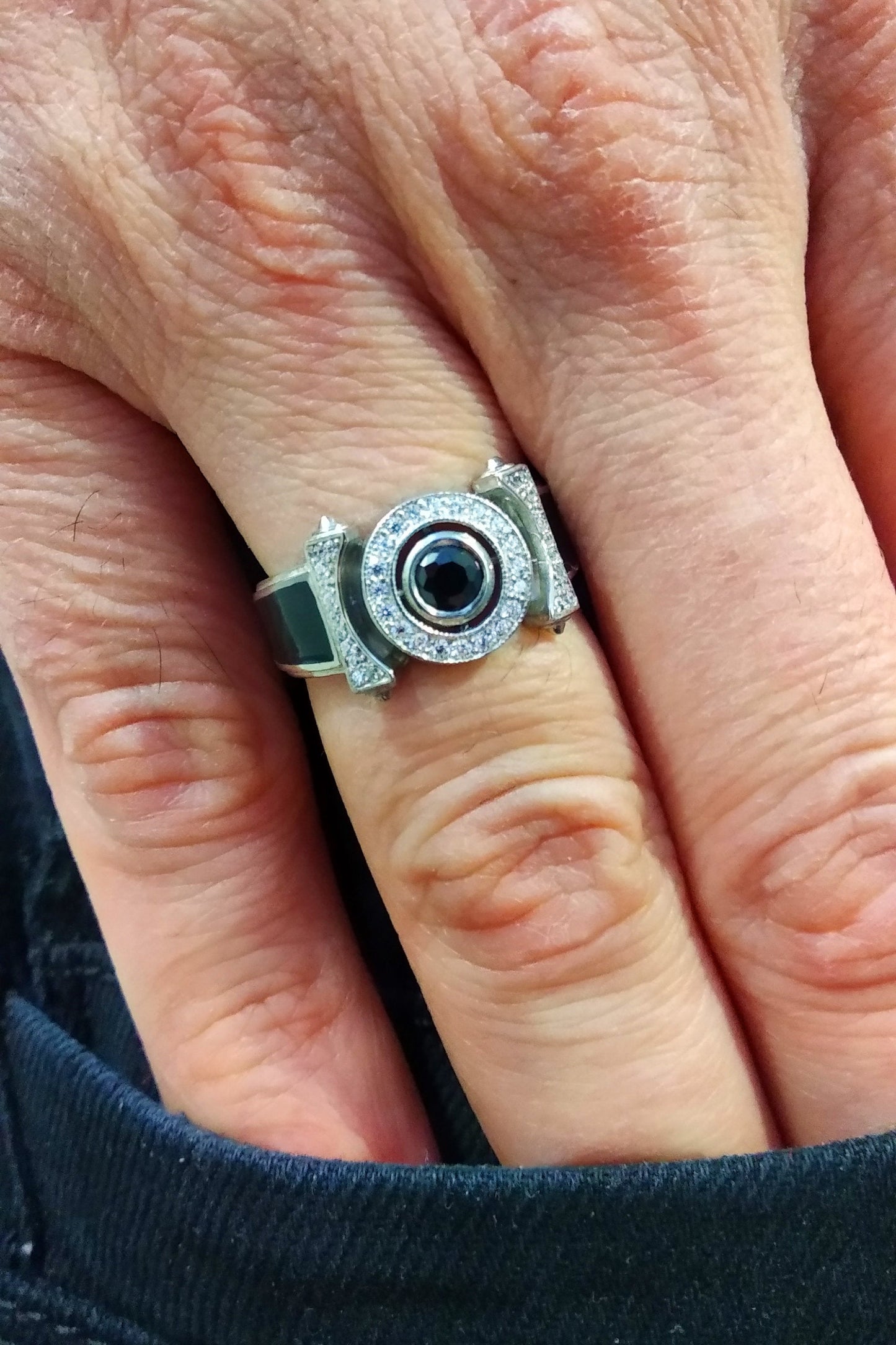 Klassischer Unisex-Ring aus 925er Silber mit Zirkonen und schwarzer Emaille
