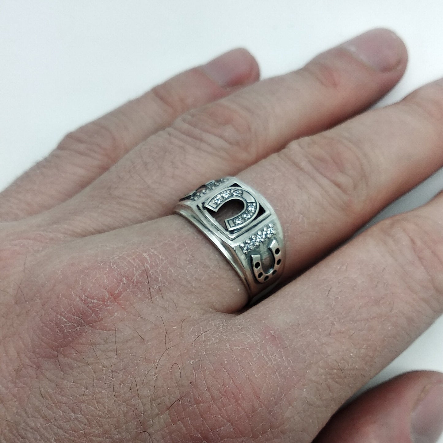 Anillo de herradura de la suerte para hombre con piedras preciosas en plata 925