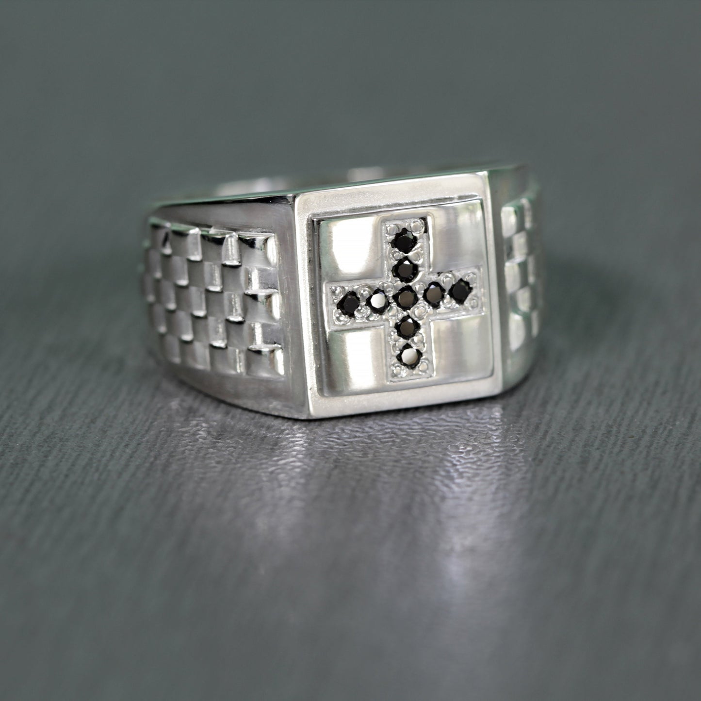 Schwarzer Zirkon-Kreuz-Herrenring aus Sterlingsilber 925