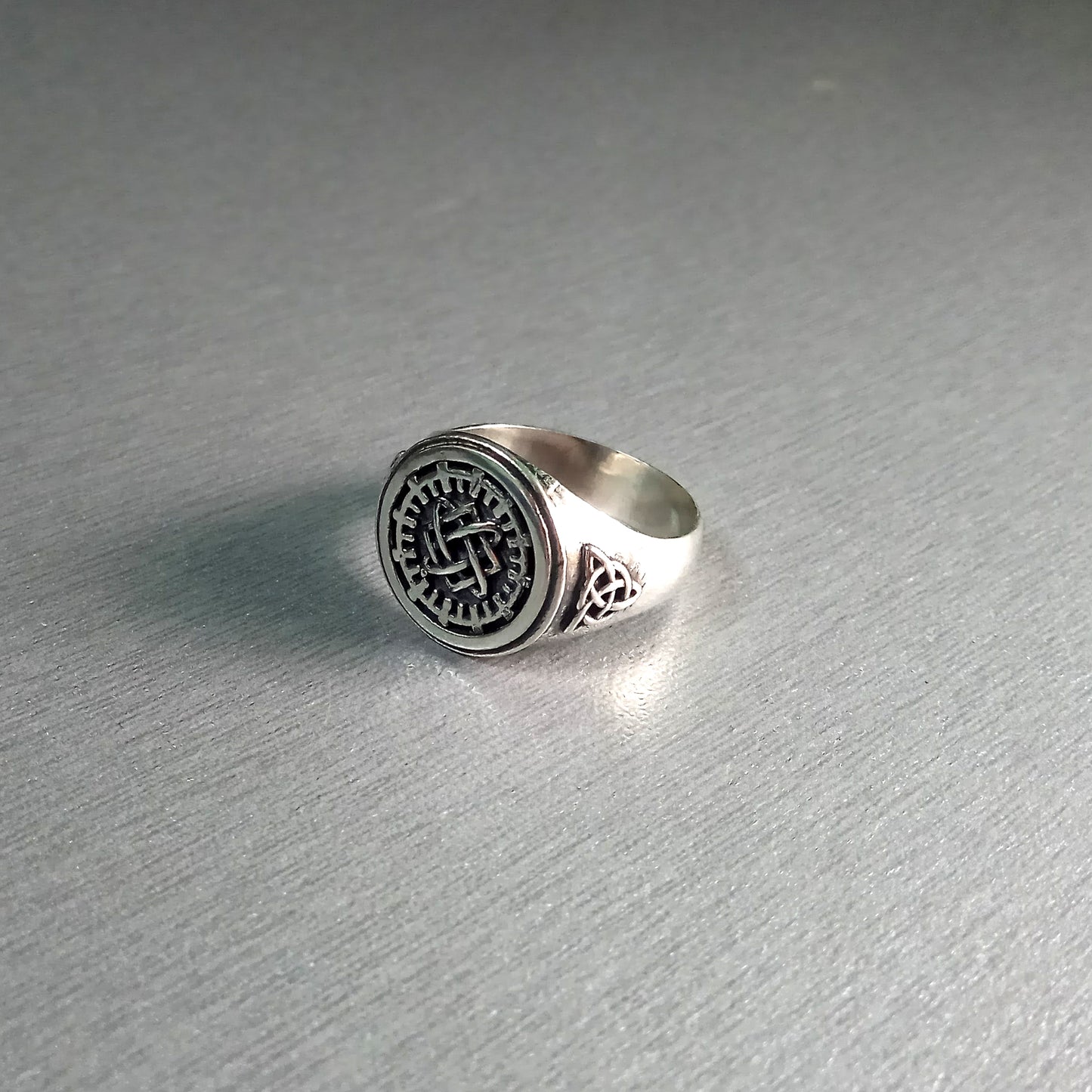 Lada Star Symbol Women Signet Ring Silver