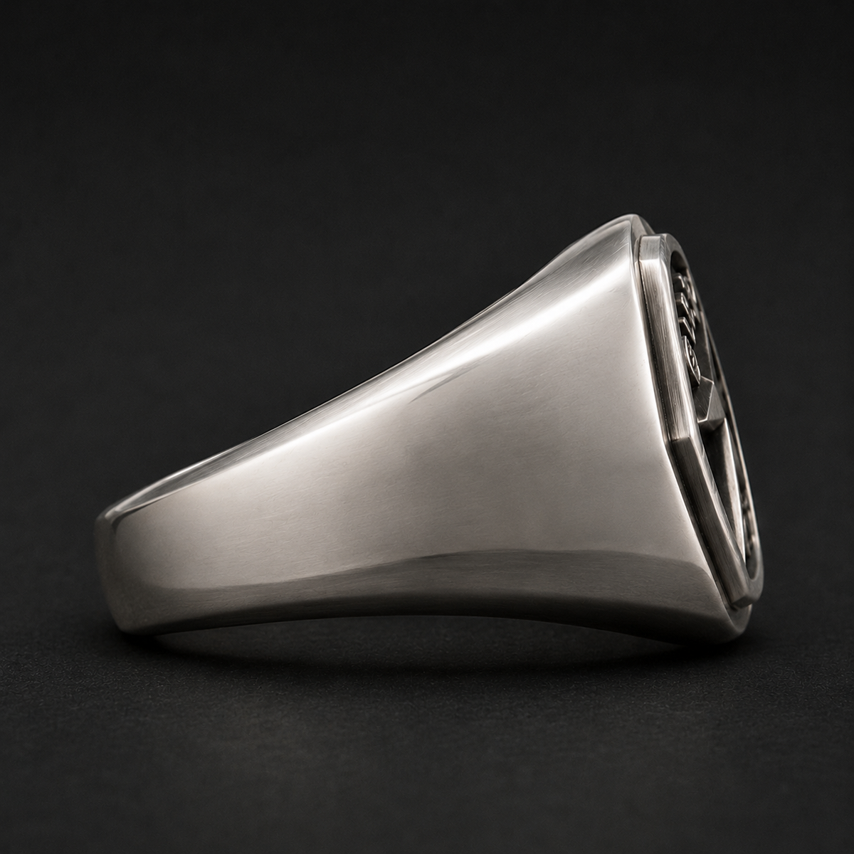 Side view showing tapered band of USSR Quality Mark silver signet ring