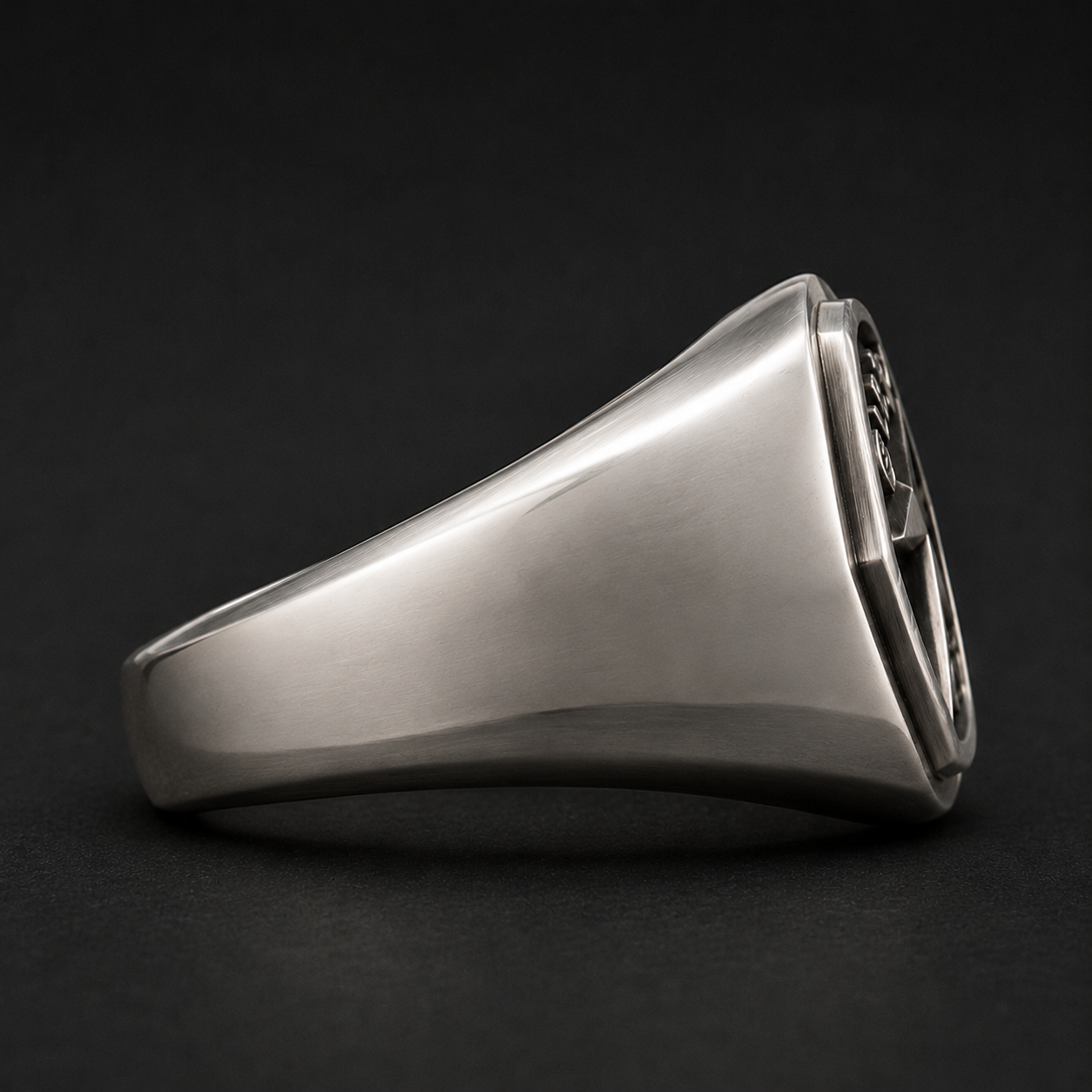 Side view showing tapered band of USSR Quality Mark silver signet ring
