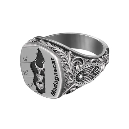 Madagascar silver signet ring with engraved island map, tribal symbols, zebu bull, palm and shield details. Handcrafted men’s jewelry in oxidized sterling silver 925, bold ethnic heritage design, unique symbolic statement ring, heavy masculine accessory, perfect gift for travelers, collectors, or lovers of African culture.