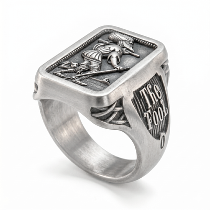 The Fool Tarot signet ring in sterling silver by INDIGO Jewelry Atelier, Marseille Tarot Major Arcana No. 0, detailed front view
