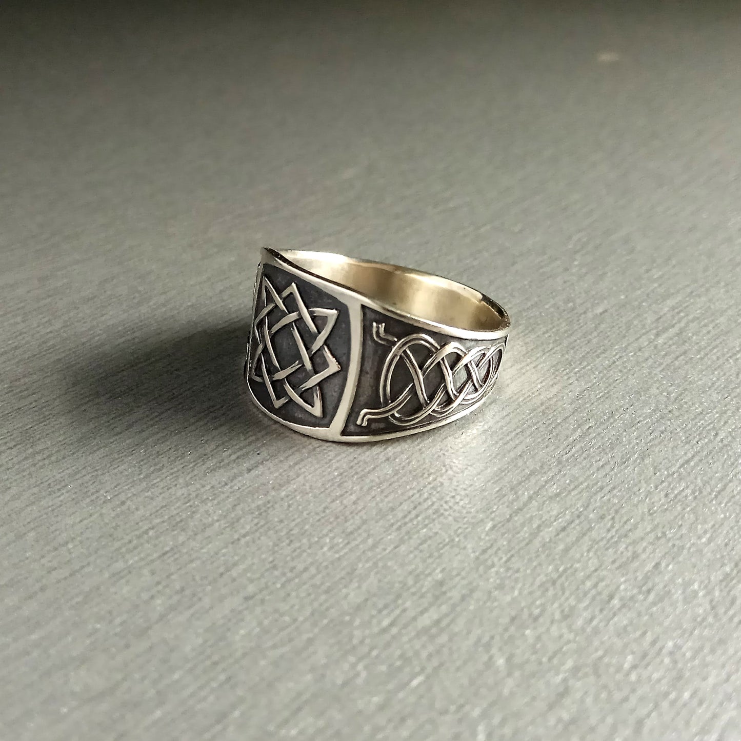 Svarog Square Slovanský symbol Etnický ornament Pánský prsten Mincovní stříbro 925