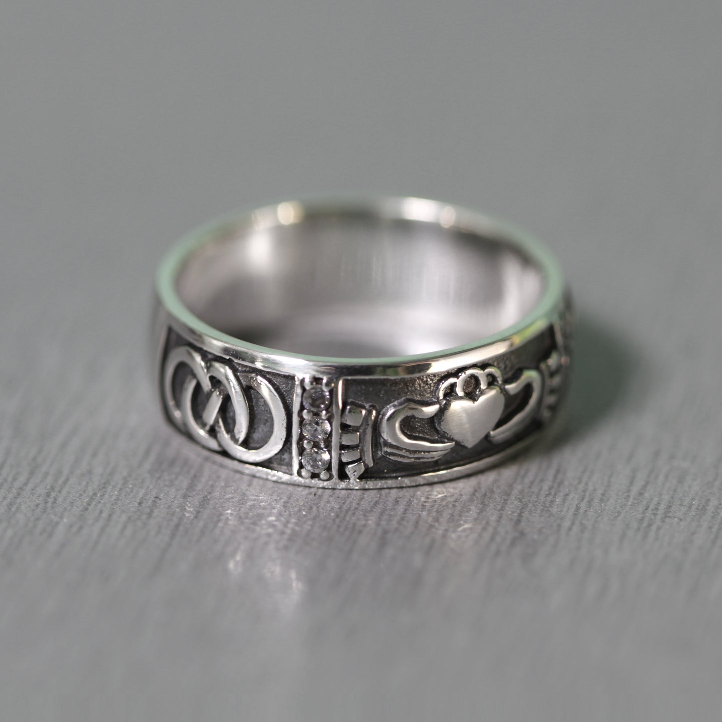 Eternity Love Claddagh Heart Band Engagement Unisex Ring