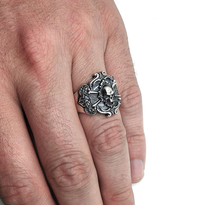 Beautiful Pirate Skull and Crossbones Mens Sterling Silver Ring