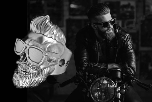 Stilvoller trendiger Herrenring mit Totenkopf mit Bart und Brille