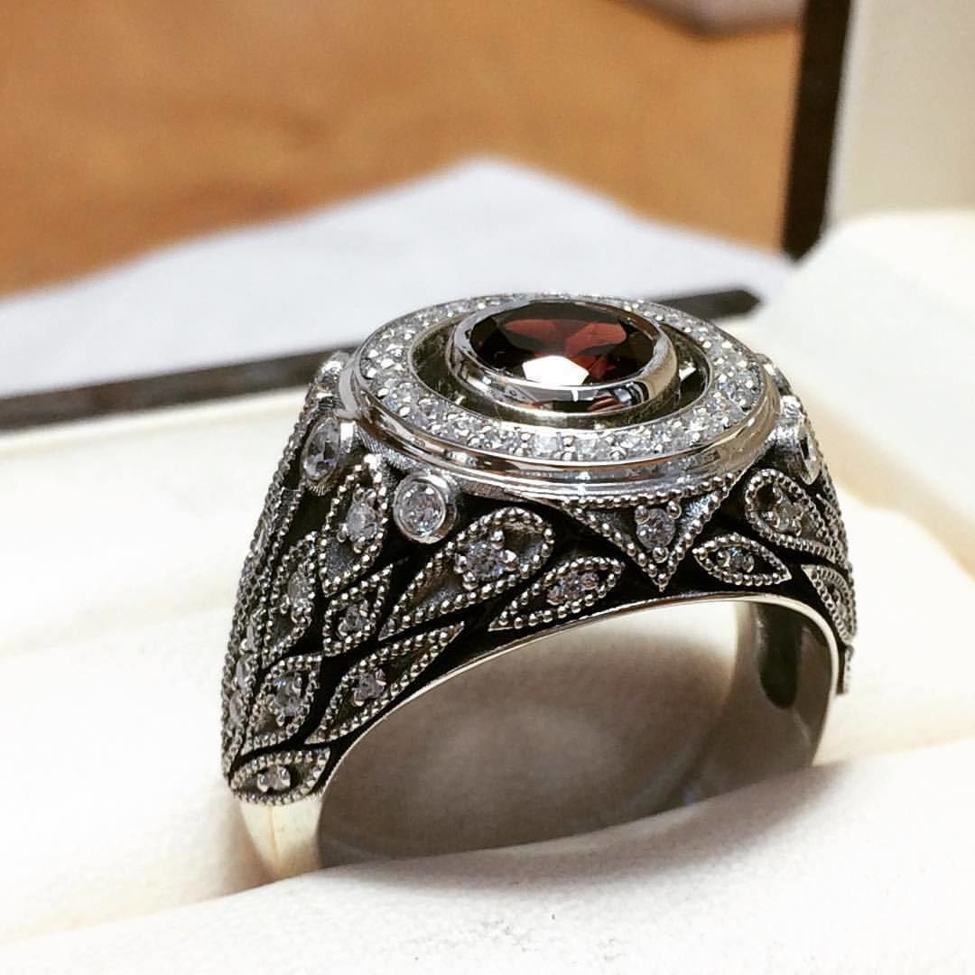 Kulatý broušený černý zirkonový pánský Signet Silver 925