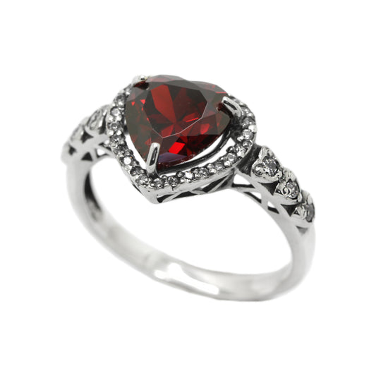 Dámský prsten z klasického krásného granátového zirkonu ve tvaru srdce, stříbra